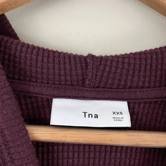 Aritzia TNA Maroon Red Waffle Knit Long Sleeve Hoodie Size XXS - Picture 3 of 6